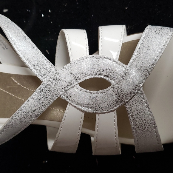 HOST PICK. Women's East 5th Dress Sandals Size 8.5 - Picture 3 of 6